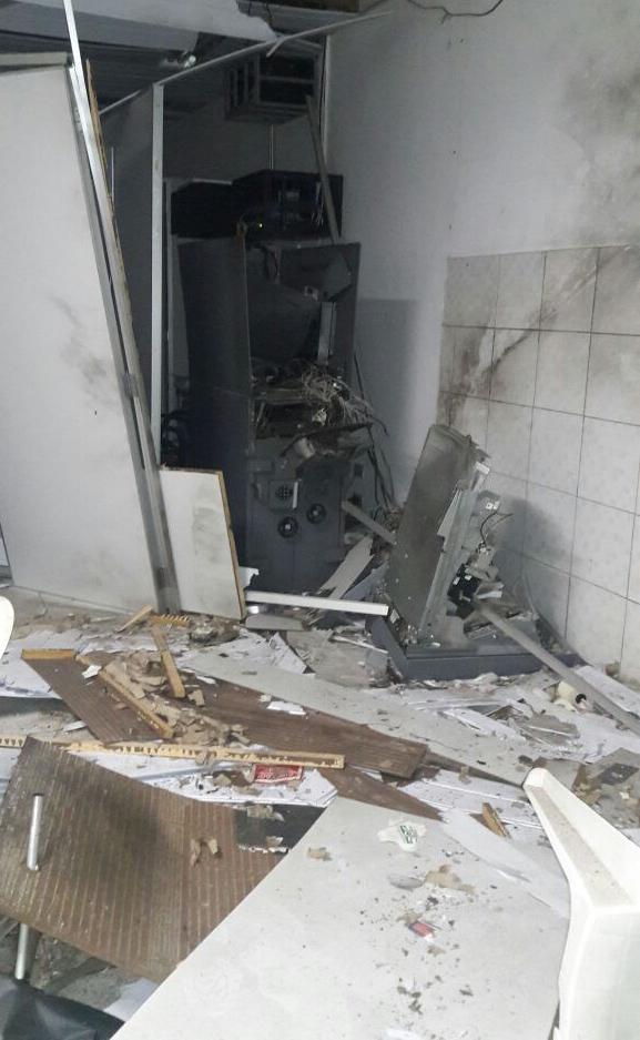 Bandidos explodem caixa eletrônico em Monsenhor Gil