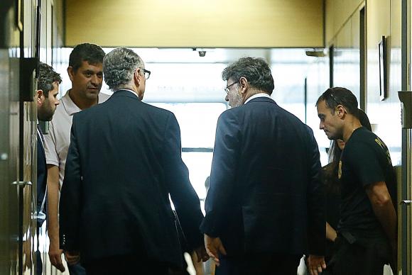 O dirigente esportivo Carlos Arthur Nuzman (E) foi preso na última quinta-feira no Rio