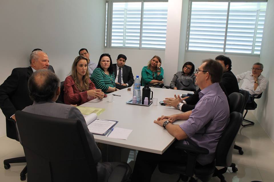 Reunião da direção do Iaspi com o Sindicato dos Hospitais do Piauí