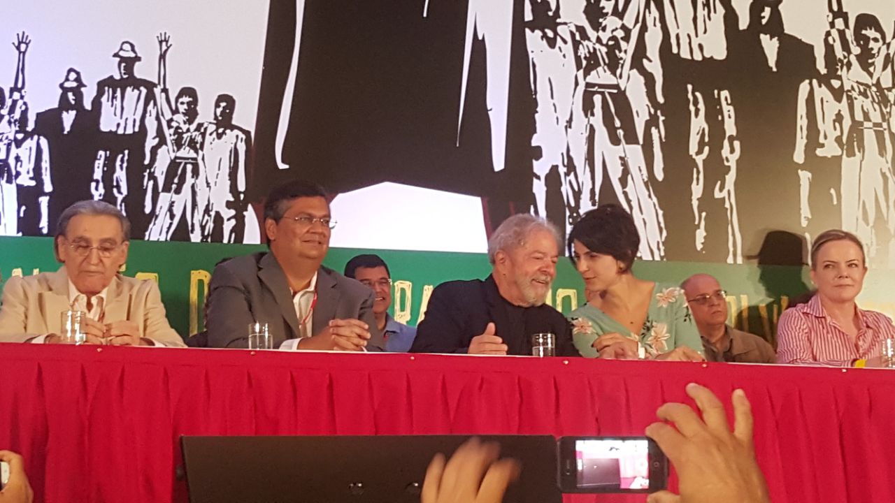 Governador do Maranhão, Flávio Dino; ex-presidente  Lula, deputada federal Manoela Ávila e senadora Gleise Roffmam
