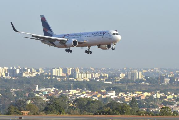 Transporte aéreo de passageiros cresceu em outubro 7,8% com 7,8 milhões de passageiros transportados