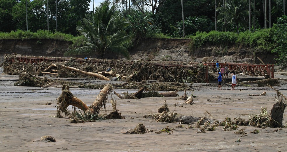 Tempestade tropical provoca destruição e mortes nas Filipinas