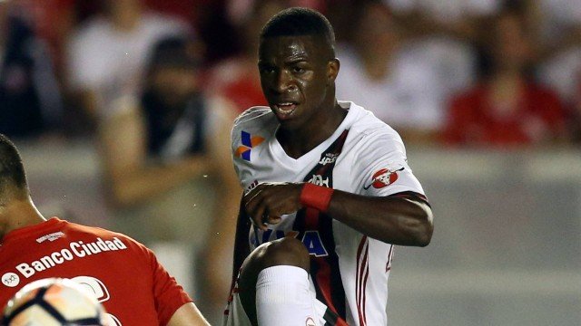 Torcida e Zico querem Vinícius Jr. desde o início