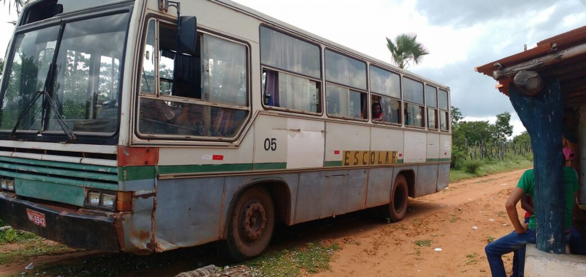 Transporte escolar de alunos da zona rural de Aroeiras