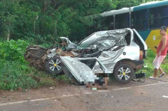 Acidente envolvendo ônibus e carro deixa uma pessoa morta