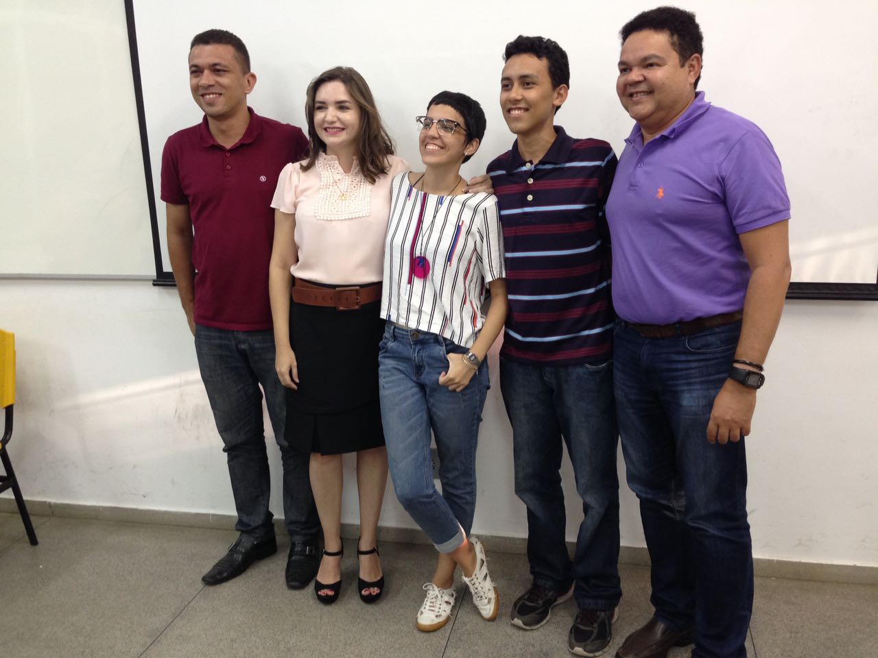 Amigos comemoraram a aprovação