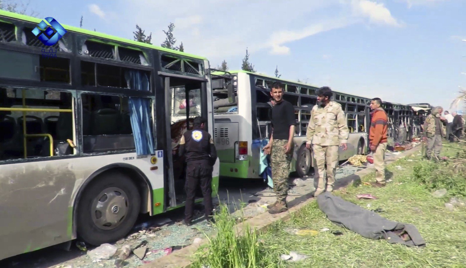 Comboio de ônibus foi alvo de carro-bomba