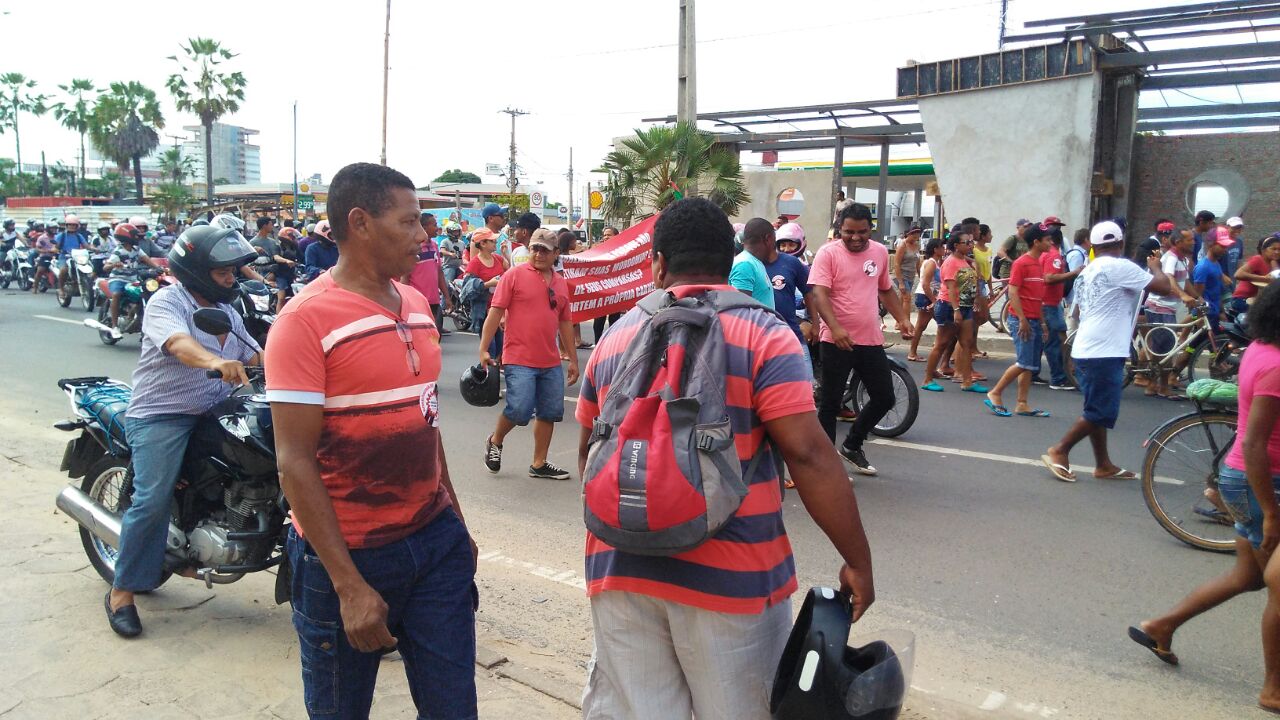 Manifestantes Interditam As Pistas Da Avenida Frei Serafim Cidade