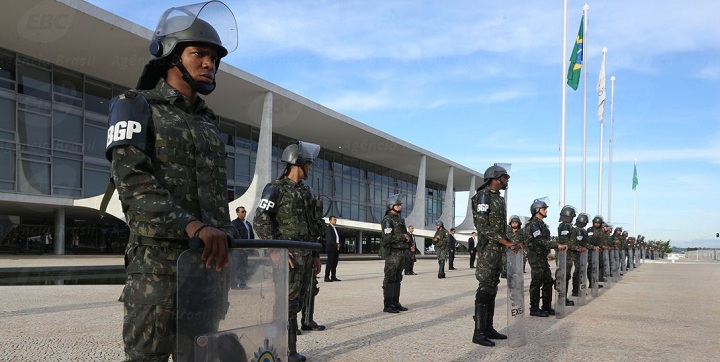 Palácio do Planalto amanheceu protegido pelo Exército