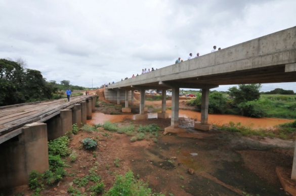 Ponte sobre o Rio Canindé, em Isaías Coelho, no Piauí