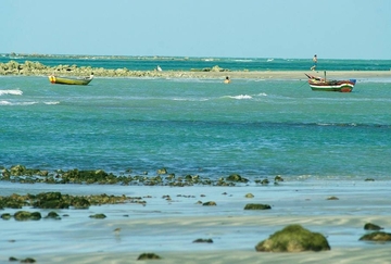 Praia do Coqueiro é uma das mais visitadas por turistas