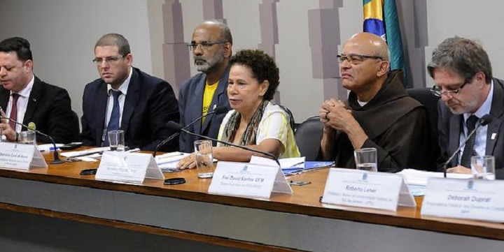 Regina Sousa presidente a reunião da Comissão de Direitos Humanos do Senado Federal