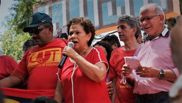 Senadora Regina Sousa apoia manifestação contra reformas de Temer
