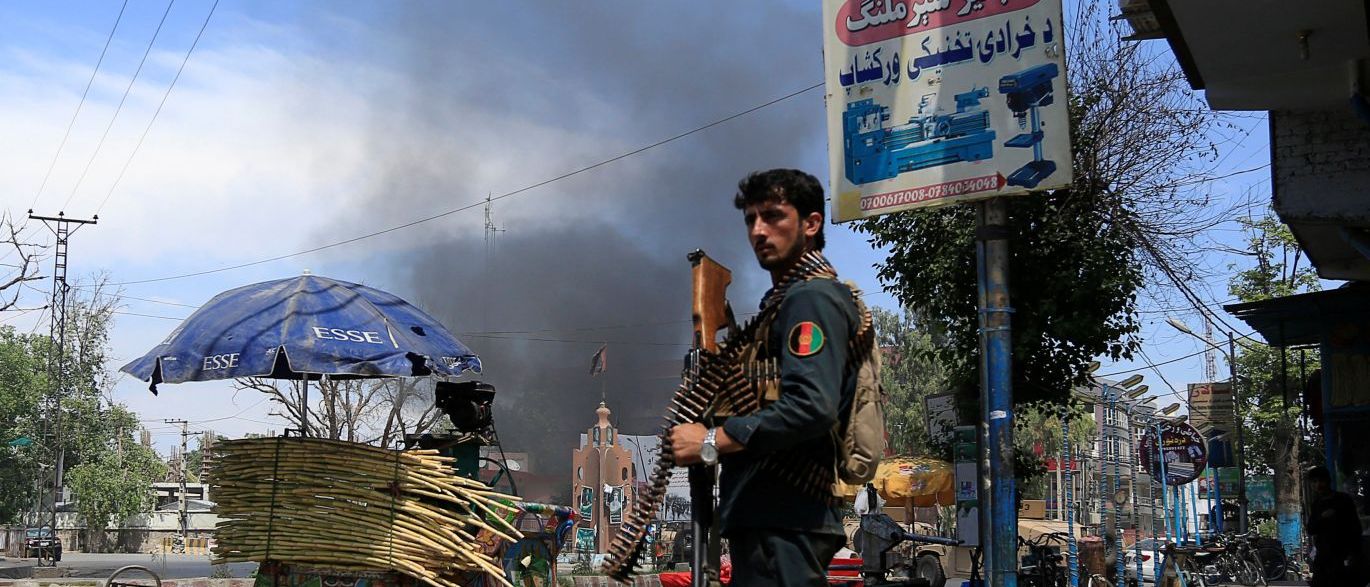 Carro-bomba mata 18 pessoas no Afeganistão