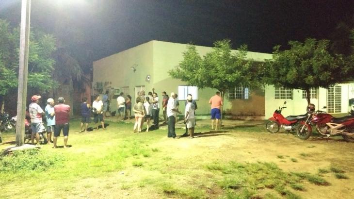 Familiares aguardam liberação dos corpos no Hospital Regional de Campo Maior