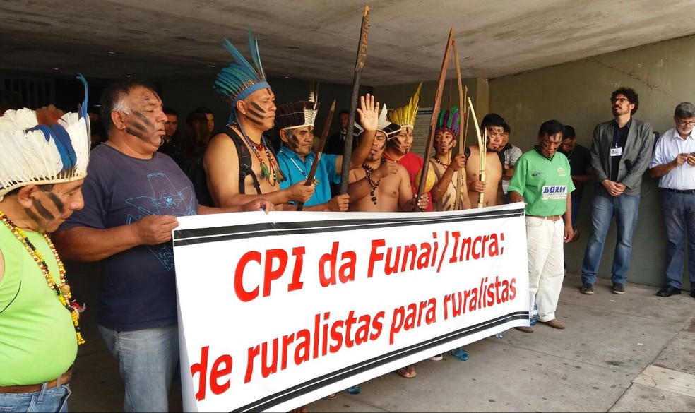 Indígenas protestam na Câmara