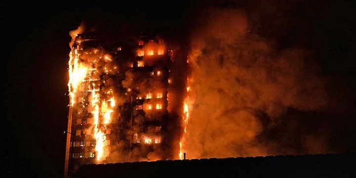 Edifício em chamas em Londres
