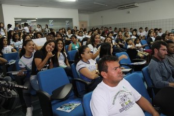 Estudantes de Picos assistem à palestra sobre o ID Jovem