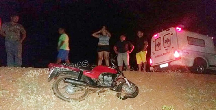 Motociclista morre em colisão com caminhão pipa