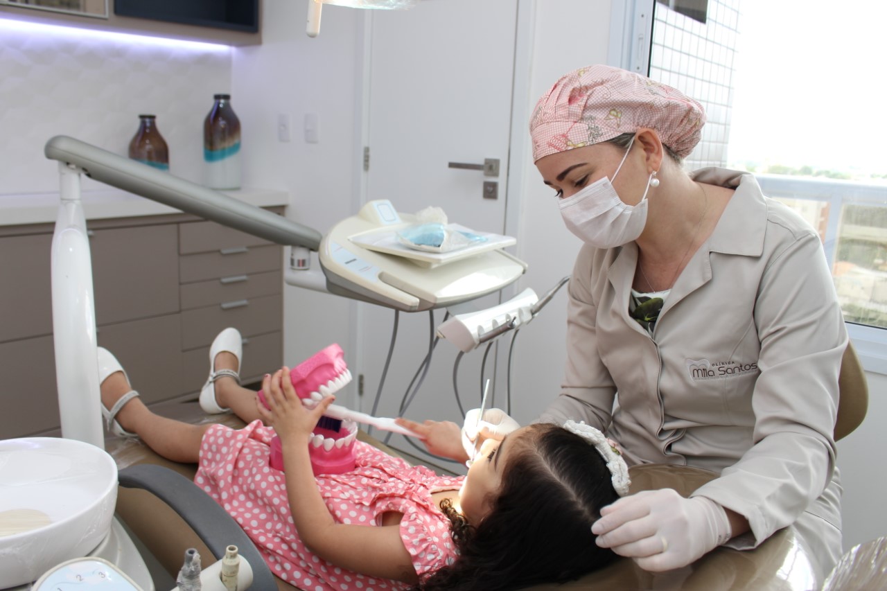 A consulta preventiva é importante para a manutenção da saúde bucal de adultos e crianças