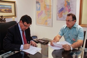 Governador autoriza investimentos em calçamento e abastecimento de água em Patos do Piauí