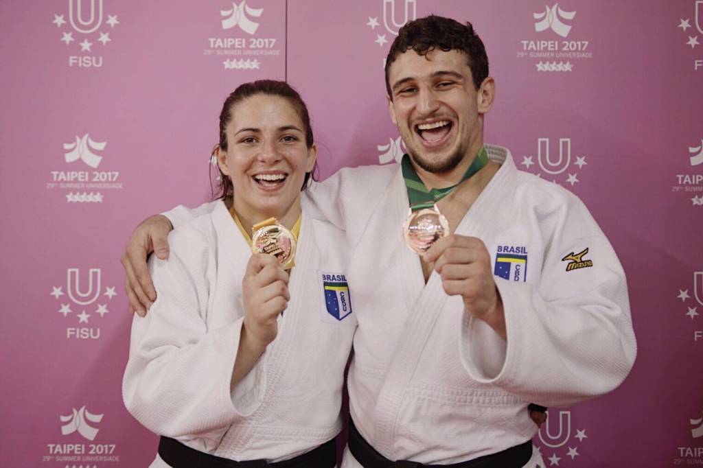 Judocas brasileiros exibem suas conquistas na Universíade