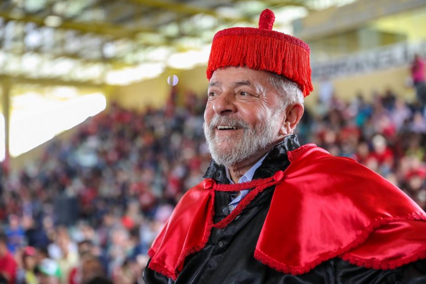 Lula recebe diploma em universidade: rotina