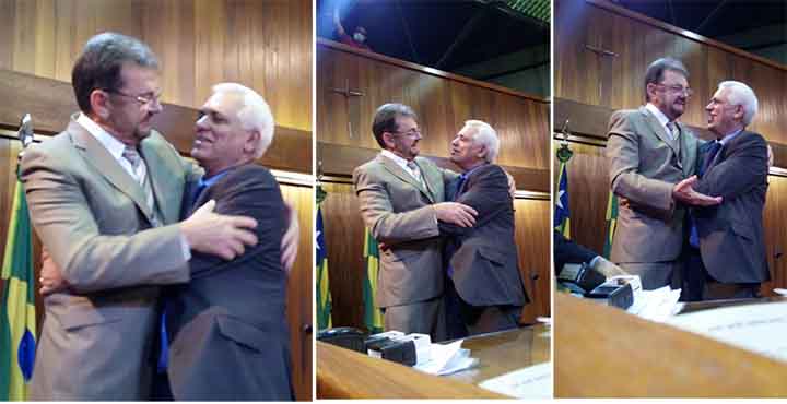 Wilson Martins abraça o amigo Themísocles Filho no plenário da Assembleia Legislativa