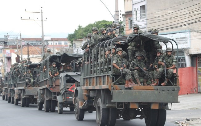 Forças Armadas ocupam a favela da Rocinha