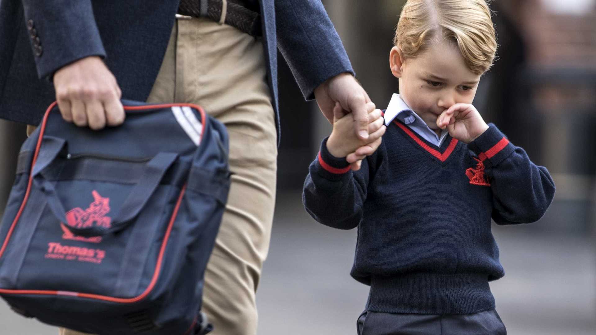 Pequeno George na escola