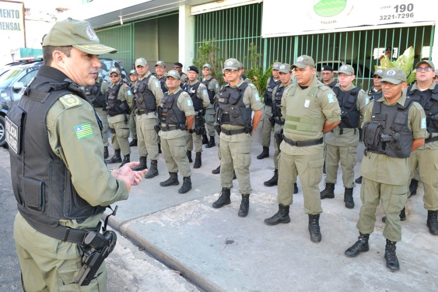 Policiais militares deixaram os serviços administrativos para fazer o policiamento ostensivos nas ruas de Teresina