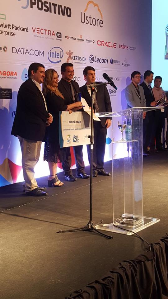 Prêmio nacional de tecnologia com o projeto escolar MobiEduca.me
