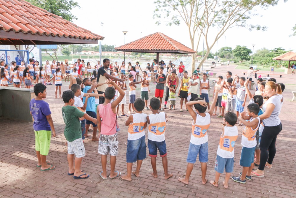 Recreação com crianças no Parque Lagoas do Norte