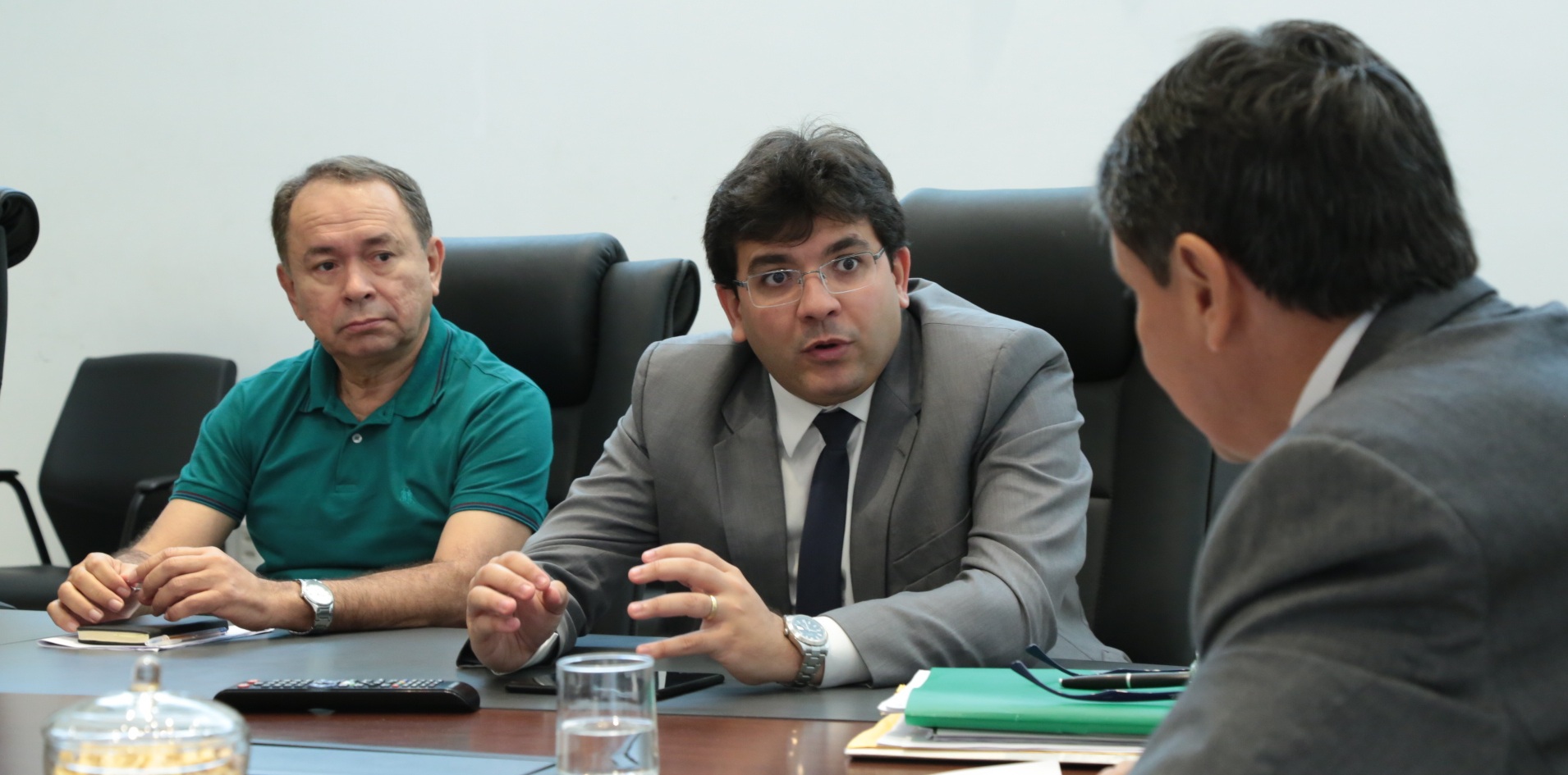 Secretários Antonio Neto (Planejamento) e Rafael Fonteles (Fazenda) com o governador Wellington Dias