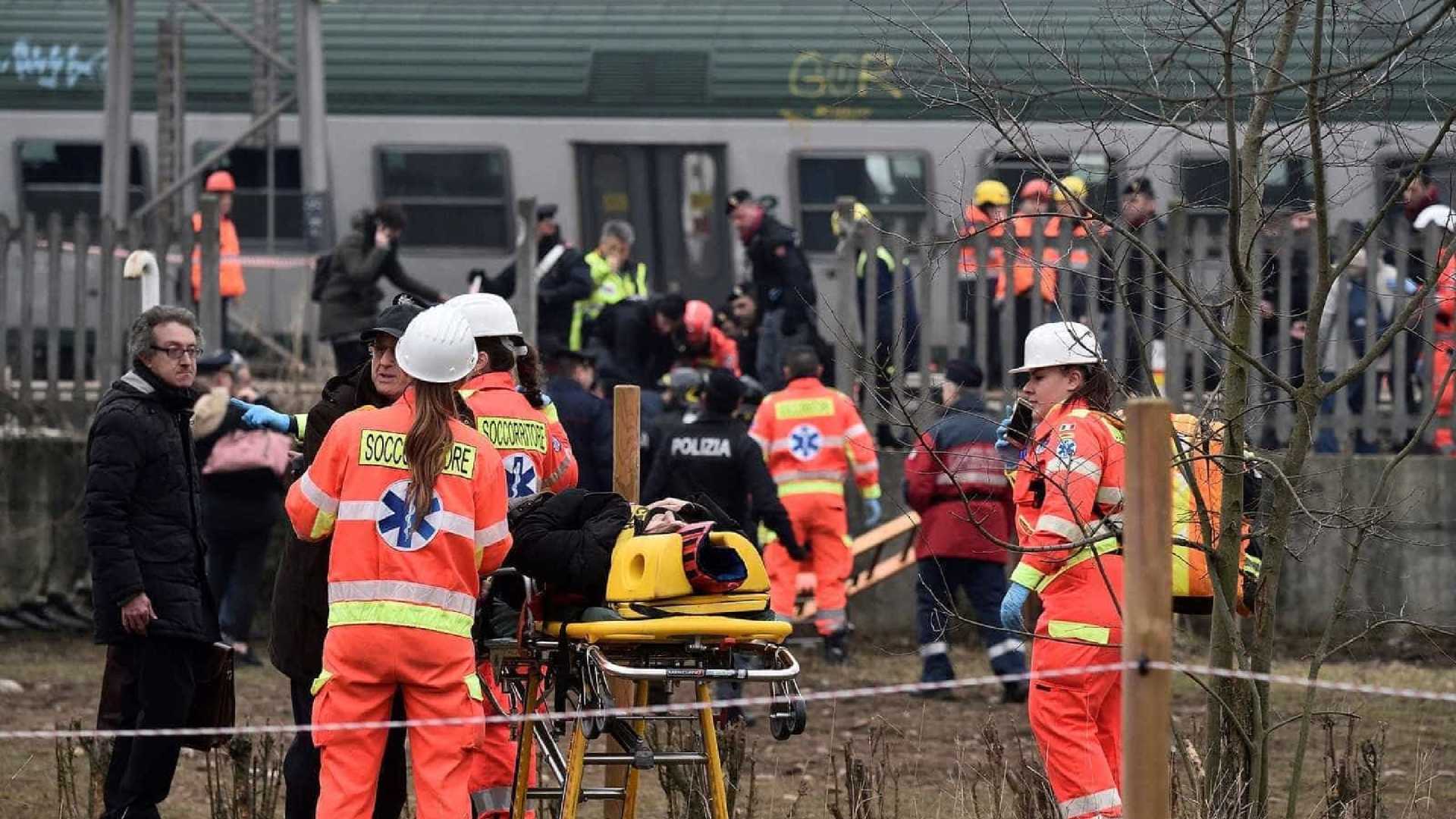 Descarrilamento de trem mata 3 e deixa mais de cem feridos na Itália