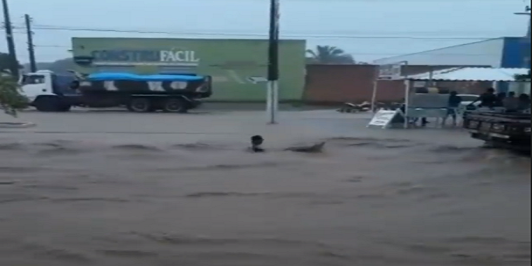 Homem é arrastado por correnteza de chuva no Piauí