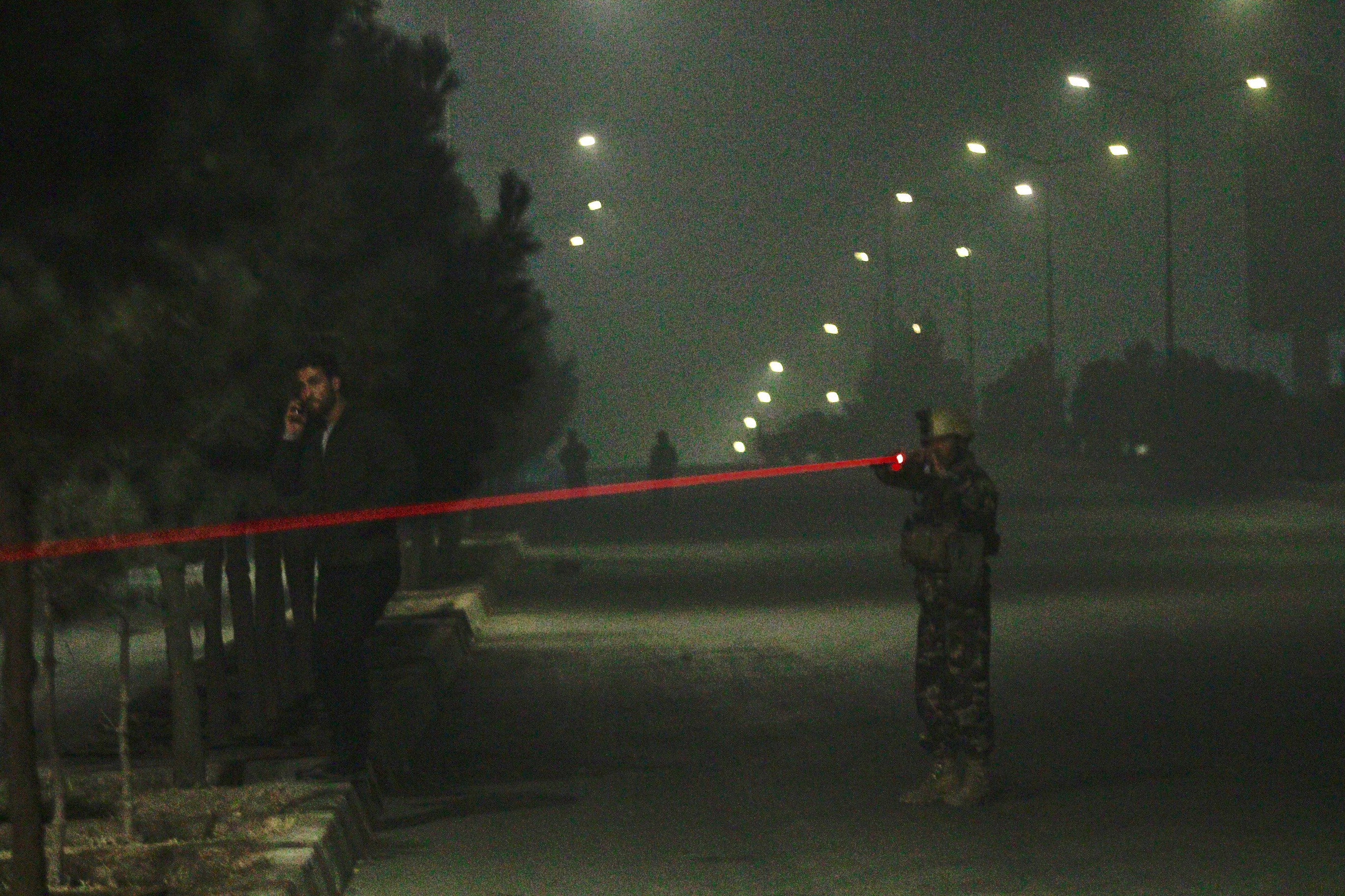 Homens armados atacam hotel de luxo na capital do Afeganistão