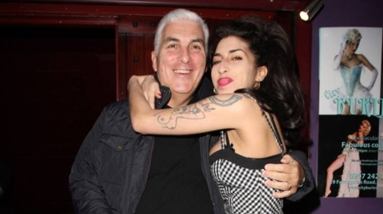 Pai de Amy Winehouse