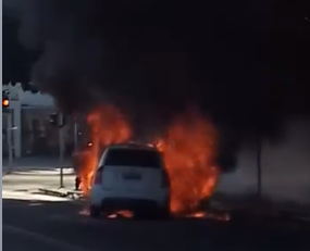Carro pega fogo próximo a avenida Presidente Kennedy