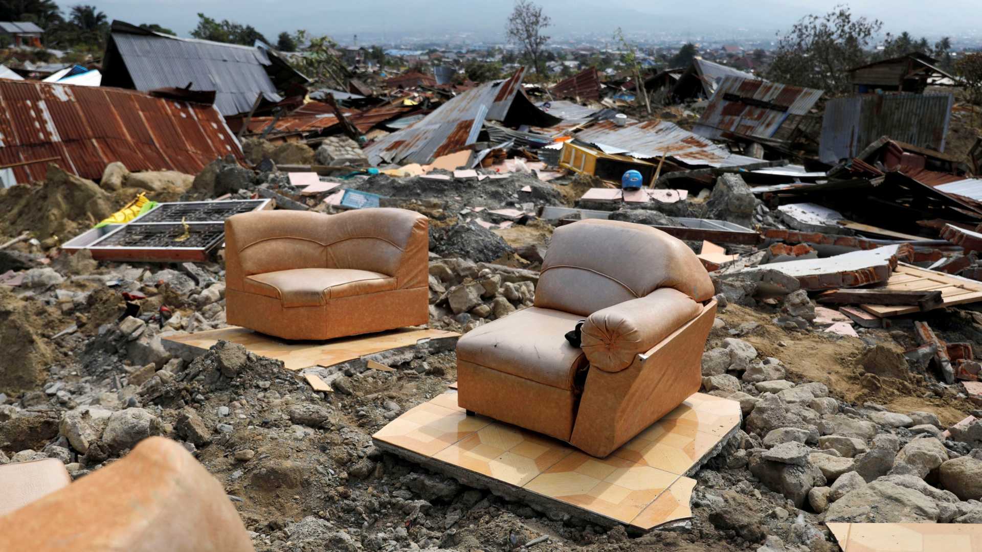 Destruição causada pelo tsunami e terremoto na Indonésia.
