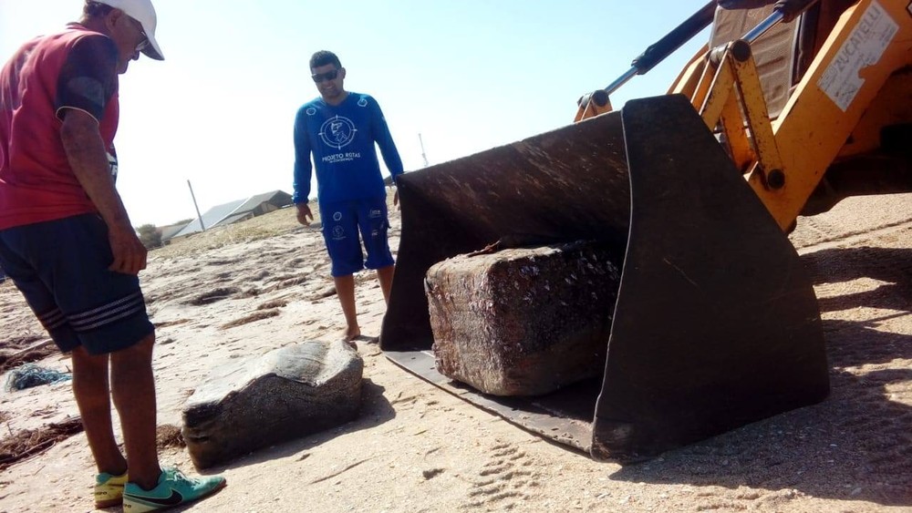 Pacotes misteriosos são encontrados em praias do Litoral do Piauí