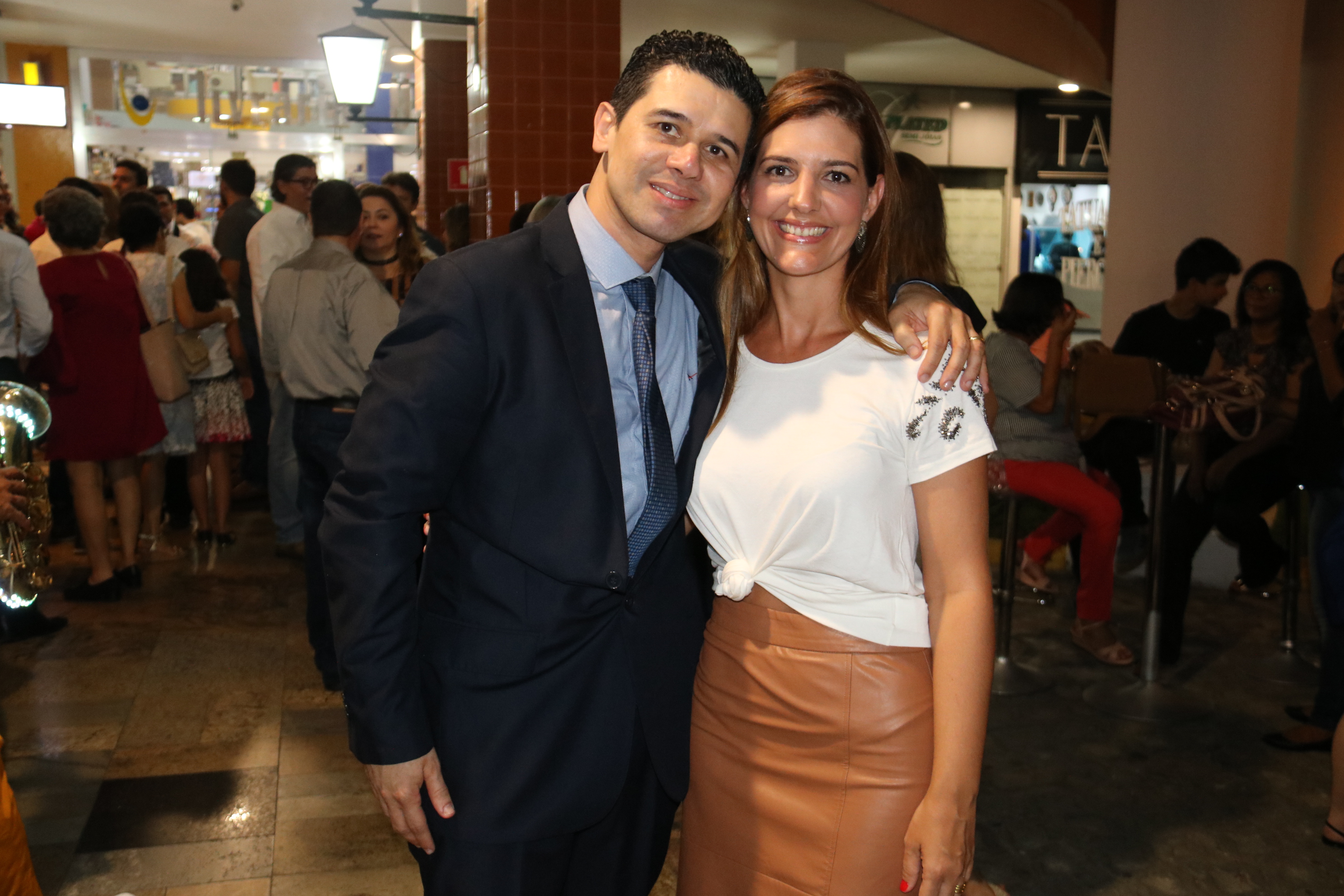 Um registro do casal e parceiros em novo projeto, o otorrino Cícero Alves e a fonoaudióloga Flávia Bezerra.