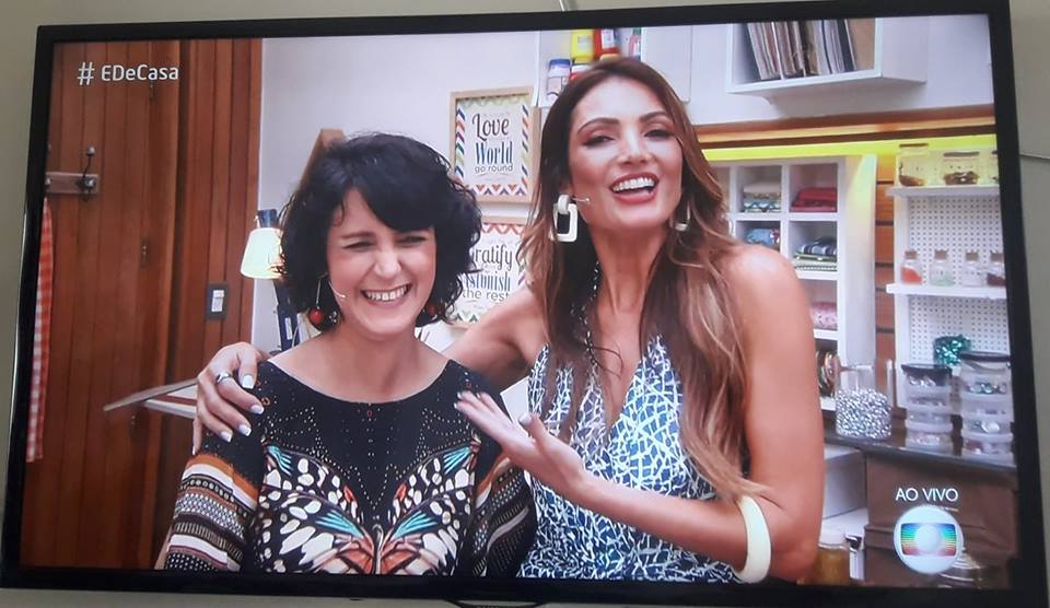 Carol Costa no É de Casa, da TV Globo