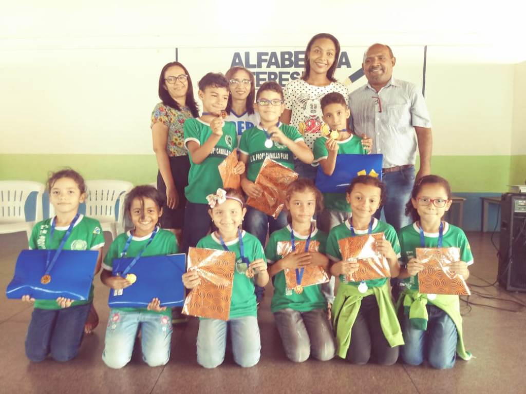 Escola Municipal Camilo Filho realiza premiação para os alunos Campeões da Leitura