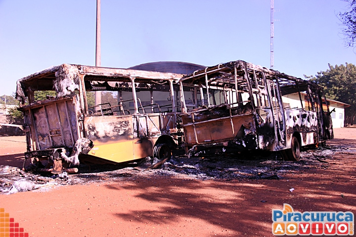 Ônibus escolares são incendiados em Piracuruca