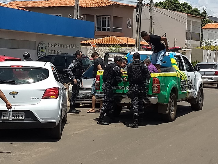 Os presos foram levados para a Central de Flagrantes em Picos