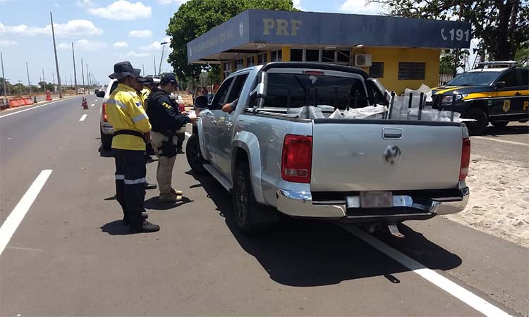 Policiais rodoviários federais na Operação Finados no Piauí