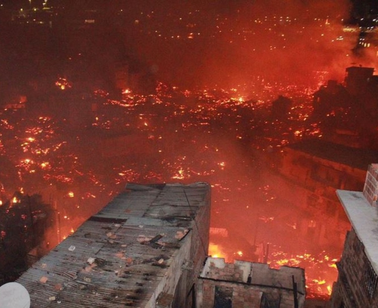 Incêndio atinge cerca de 600 casas