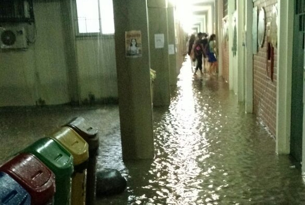 UFPI fica alagada durante chuva