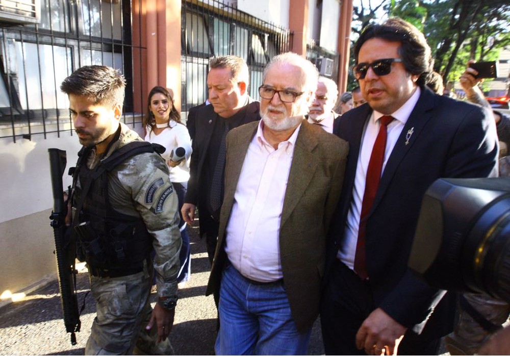 Ex-governador de Minas Gerais Eduardo Azeredo (PSDB) na chegada ao IML
